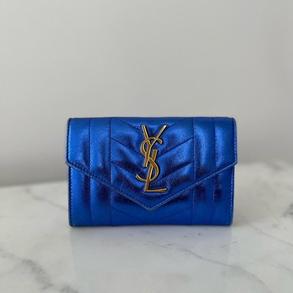 SOLD 💙Cool metallic blue quilted envelope card wallet💙 - Picture 1 of 12
